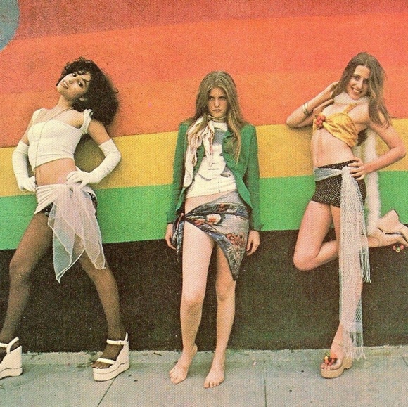 Welcome to Cosmic Blues Vintage & Thrift! - Picture 4 of 8